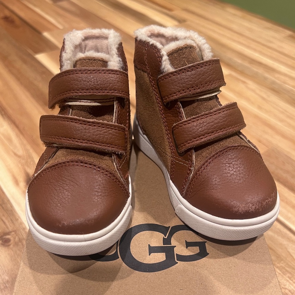 Toddler Ugg Rennon II Sneaker Size 6